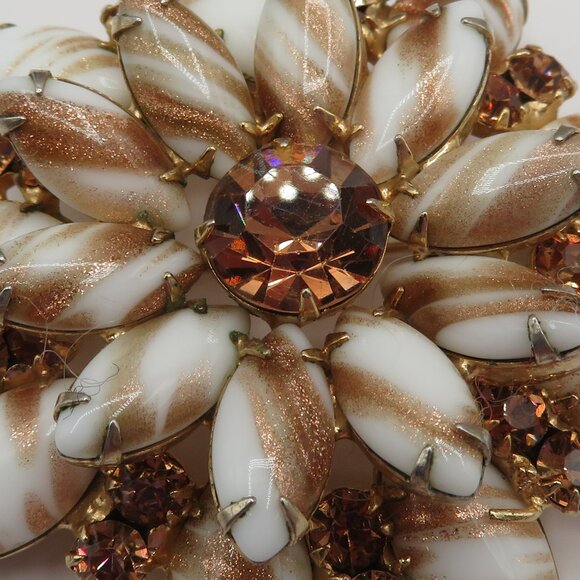 Juliana D & E Gold Fluss Milk Glass Layered Starburst Design Vintage Brooch - Picture 4 of 9